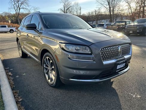 Used 2023 Lincoln Nautilus Reserve w/ Luxury Package image 2