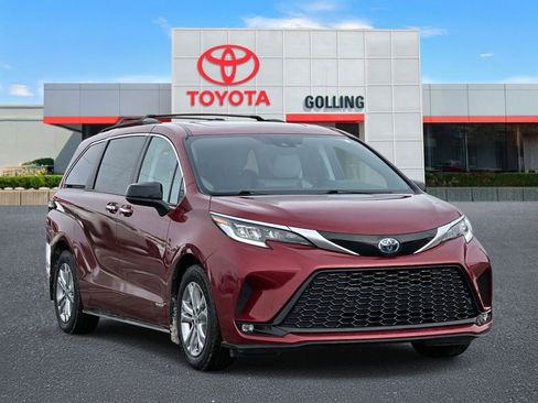 Certified 2021 Toyota Sienna XSE image 7