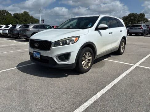 Used 2018 Kia Sorento FWD image 1