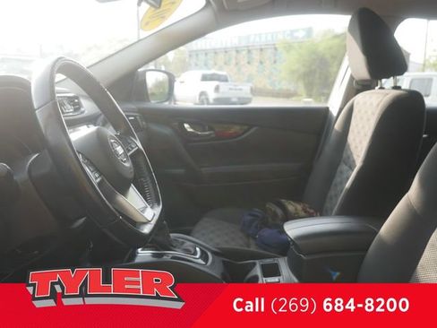 Used 2022 Nissan Rogue Sport SV AWD/4WD image 36