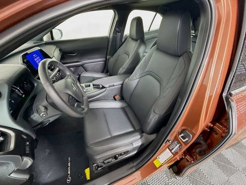 Certified 2025 Lexus UX 300h FWD w/ Accessory Package (Z2) image 21