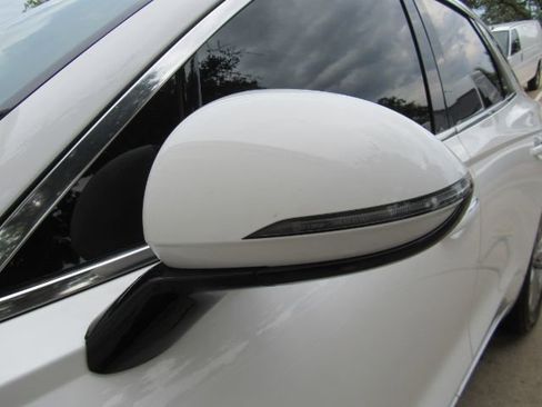 Used 2022 Genesis GV70 2.5T image 15