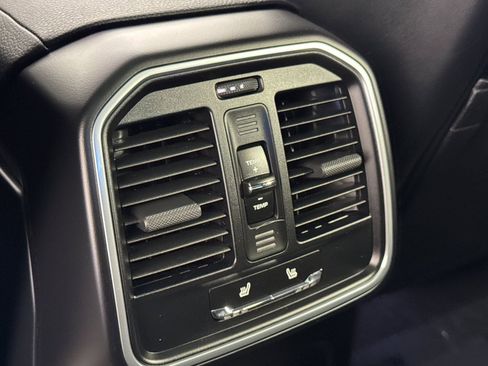 Certified 2026 Porsche Macan AWD/4WD image 15