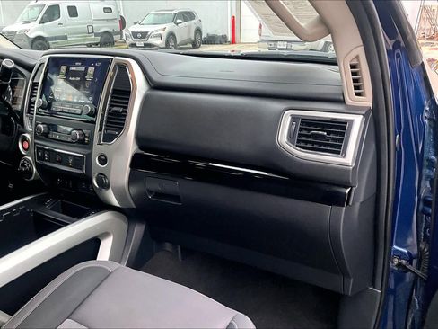 Used 2020 Nissan Titan SV w/ SV Convenience Package image 17