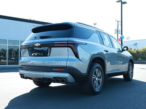 Used 2024 Chevrolet Traverse LT FWD image 6