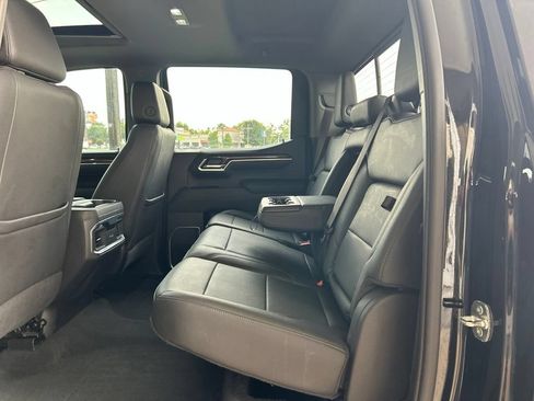 Used 2022 GMC Sierra 1500 Elevation w/ Elevation Premium Package AWD/4WD image 9