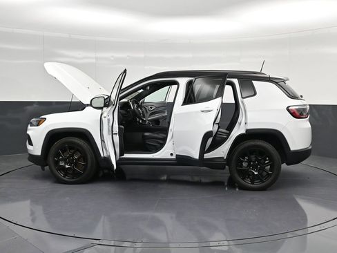 Used 2023 Jeep Compass Altitude image 19