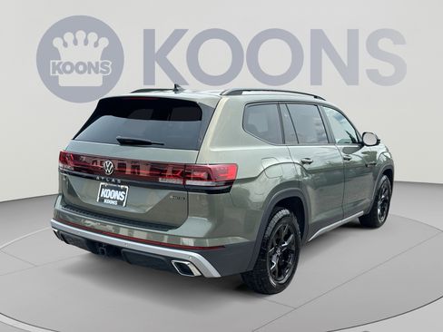 Used 2025 Volkswagen Atlas Peak Edition SE AWD/4WD image 16
