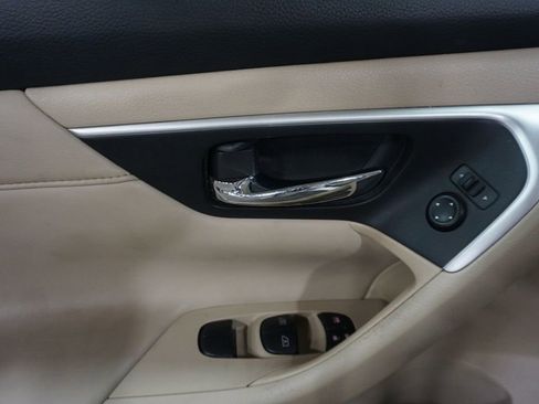 Used 2017 Nissan Altima 3.5 SL w/ 3.5SL Technology Package FWD image 3