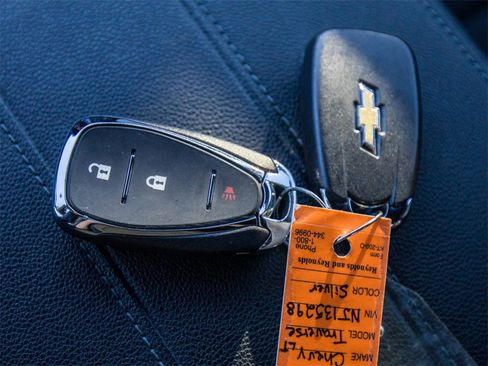 Used 2022 Chevrolet Traverse LT image 30