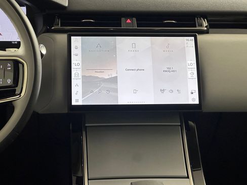 Used 2025 Land Rover Range Rover Velar S image 24