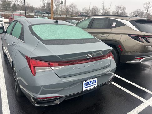 Used 2022 Hyundai Elantra Limited image 4