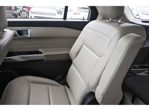 Used 2022 Ford Explorer XLT w/ Equipment Group 202A image 14