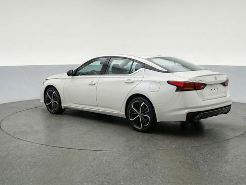 Used 2025 Nissan Altima 2.5 SR w/ SR Premium Package image 6