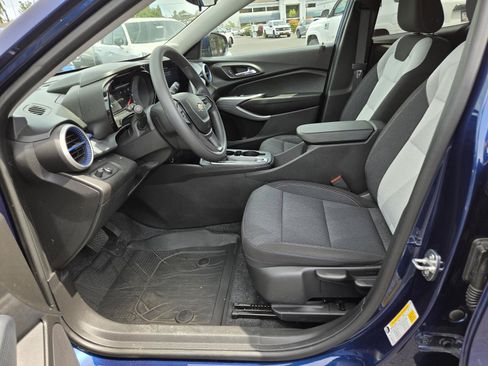 Used 2024 Chevrolet Trax LS w/ LS Convenience Package FWD image 10