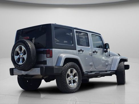 Used 2018 Jeep Wrangler Unlimited Sahara AWD/4WD image 21