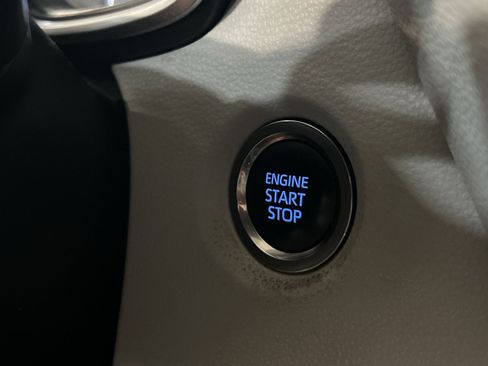 Used 2020 Toyota Corolla SE FWD image 32