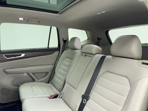 Used 2025 Volkswagen Atlas SEL image 37