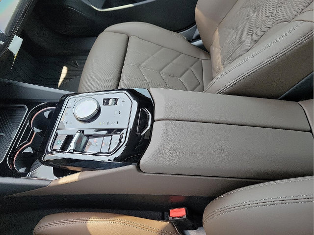 Used 2027 BMW i5 eDrive40 w/ M Sport Package RWD image 30