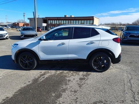 Used 2024 Buick Encore GX Sport Touring image 2