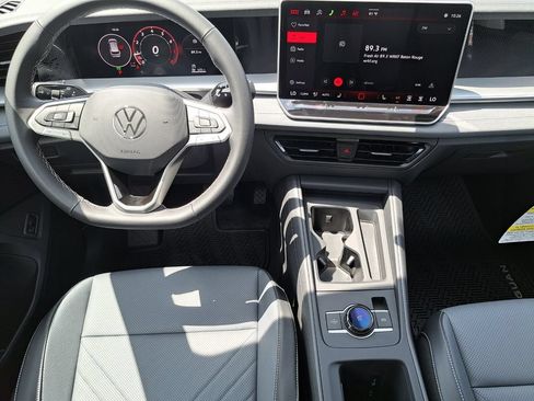 New 2026 Volkswagen Tiguan SE FWD image 20