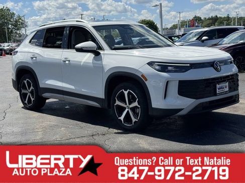 Used 2025 Volkswagen Tiguan SE AWD/4WD image 1