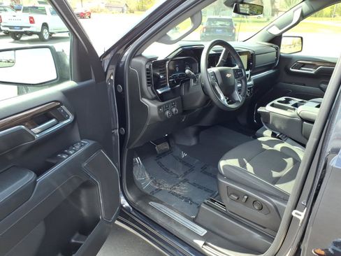 Used 2024 Chevrolet Silverado 1500 LT AWD/4WD image 10