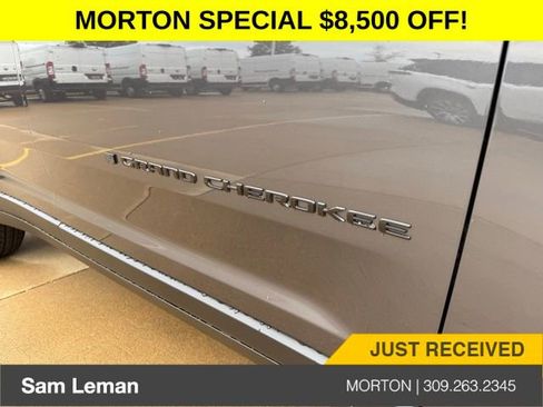 New 2025 Jeep Grand Cherokee Altitude image 4