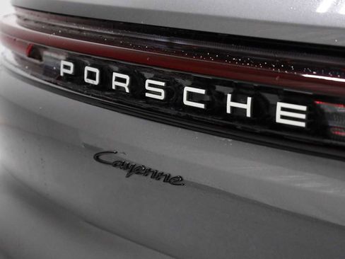 Certified 2025 Porsche Cayenne image 8