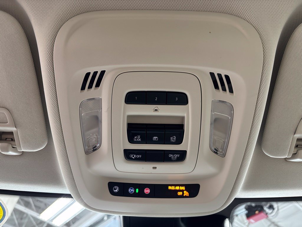 Used 2023 Buick Envision Avenir AWD/4WD image 40