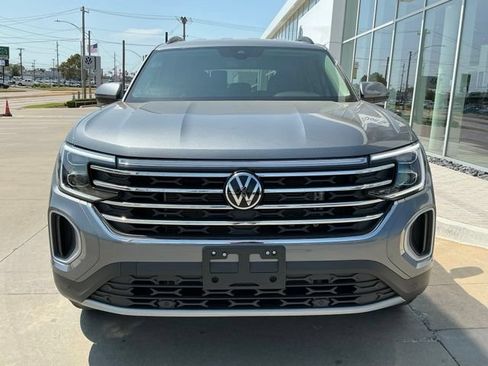 Certified 2025 Volkswagen Atlas SE FWD image 8
