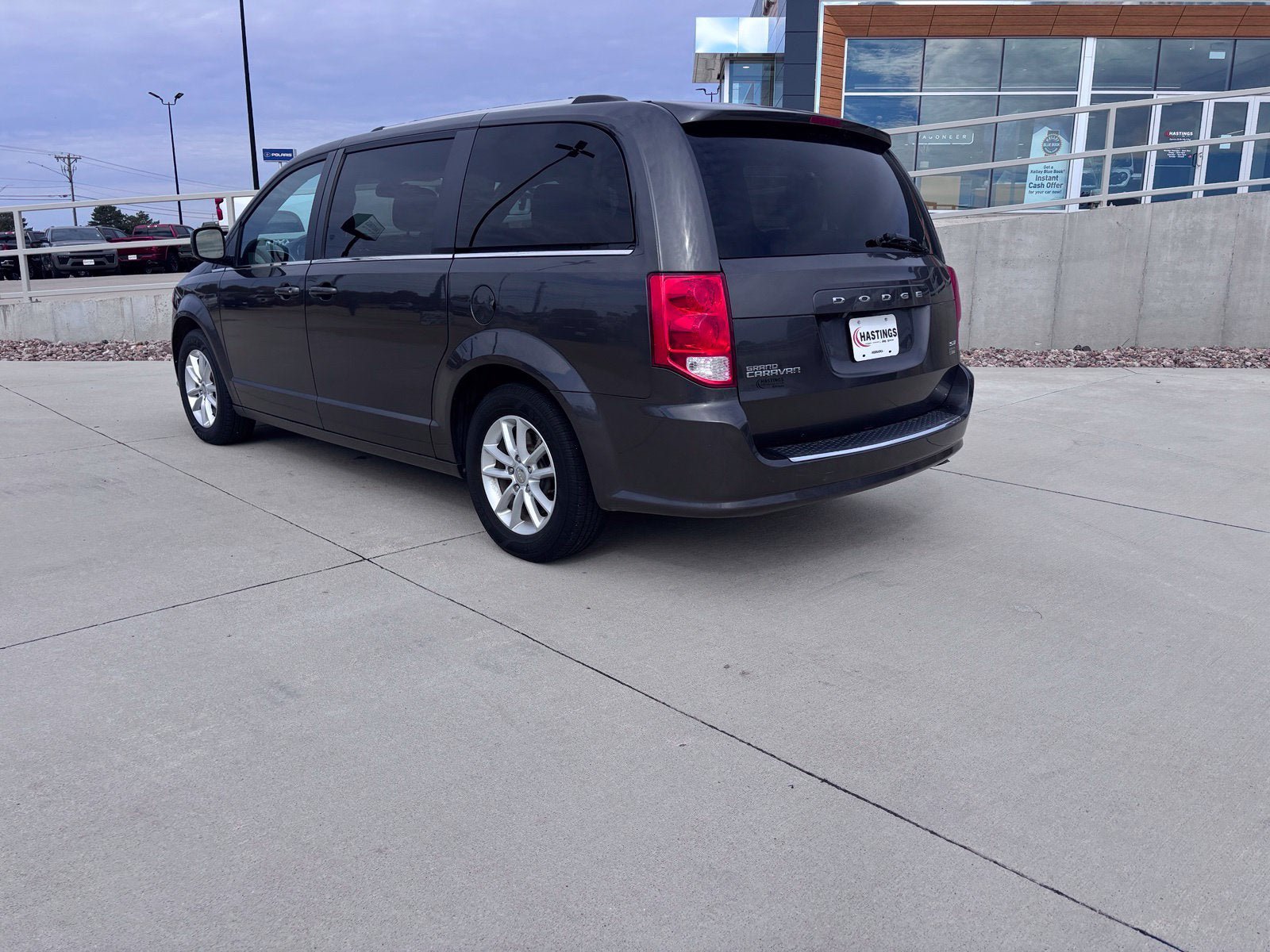 Used 2019 Dodge Grand Caravan SXT FWD image 3