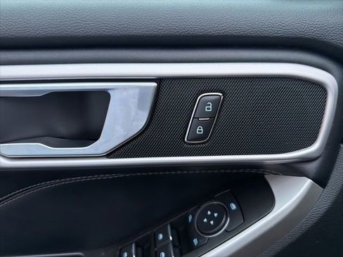 Used 2021 Ford Explorer XLT w/ Equipment Group 202A image 25