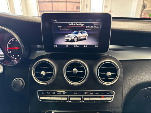 Used 2018 Mercedes-Benz GLC 300 4MATIC image 18