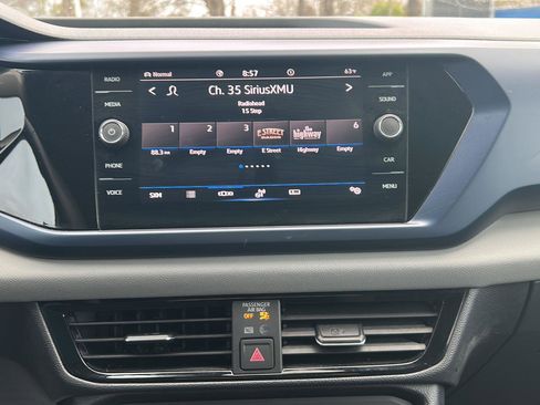 Certified 2022 Volkswagen Taos SE image 15