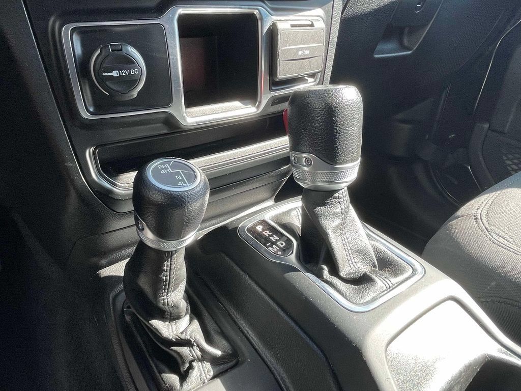 Used 2022 Jeep Wrangler Unlimited Sport AWD/4WD image 32