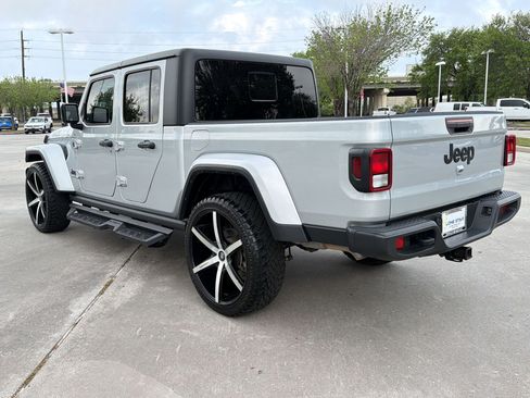 Used 2023 Jeep Gladiator Willys image 3