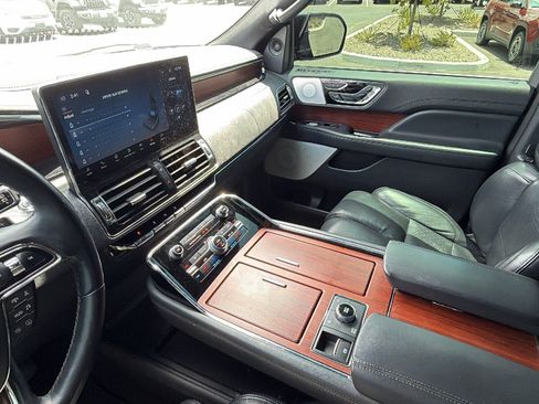 Used 2022 Lincoln Navigator Reserve AWD/4WD image 30