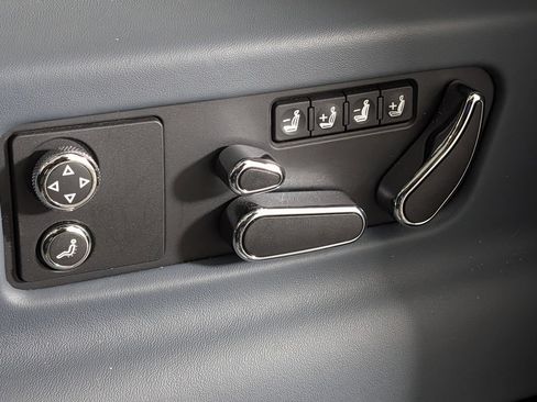 Used 2022 Bentley Bentayga AWD/4WD image 29