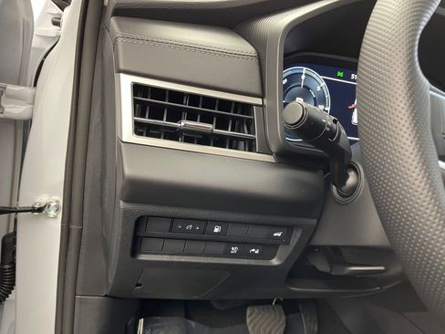 New 2025 Mitsubishi Outlander SE image 7