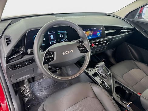 Certified 2025 Kia Niro EX FWD image 9