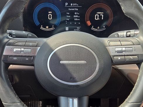Used 2025 Hyundai Kona SEL FWD image 30