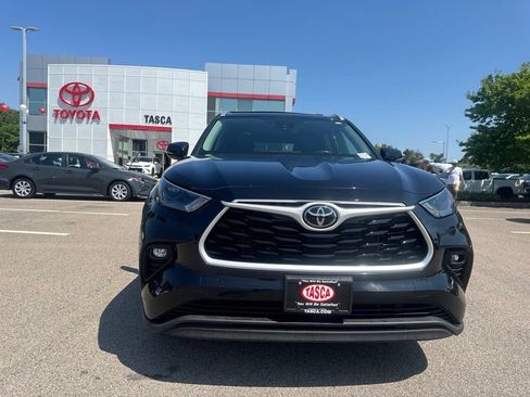 Used 2022 Toyota Highlander XLE AWD/4WD image 15