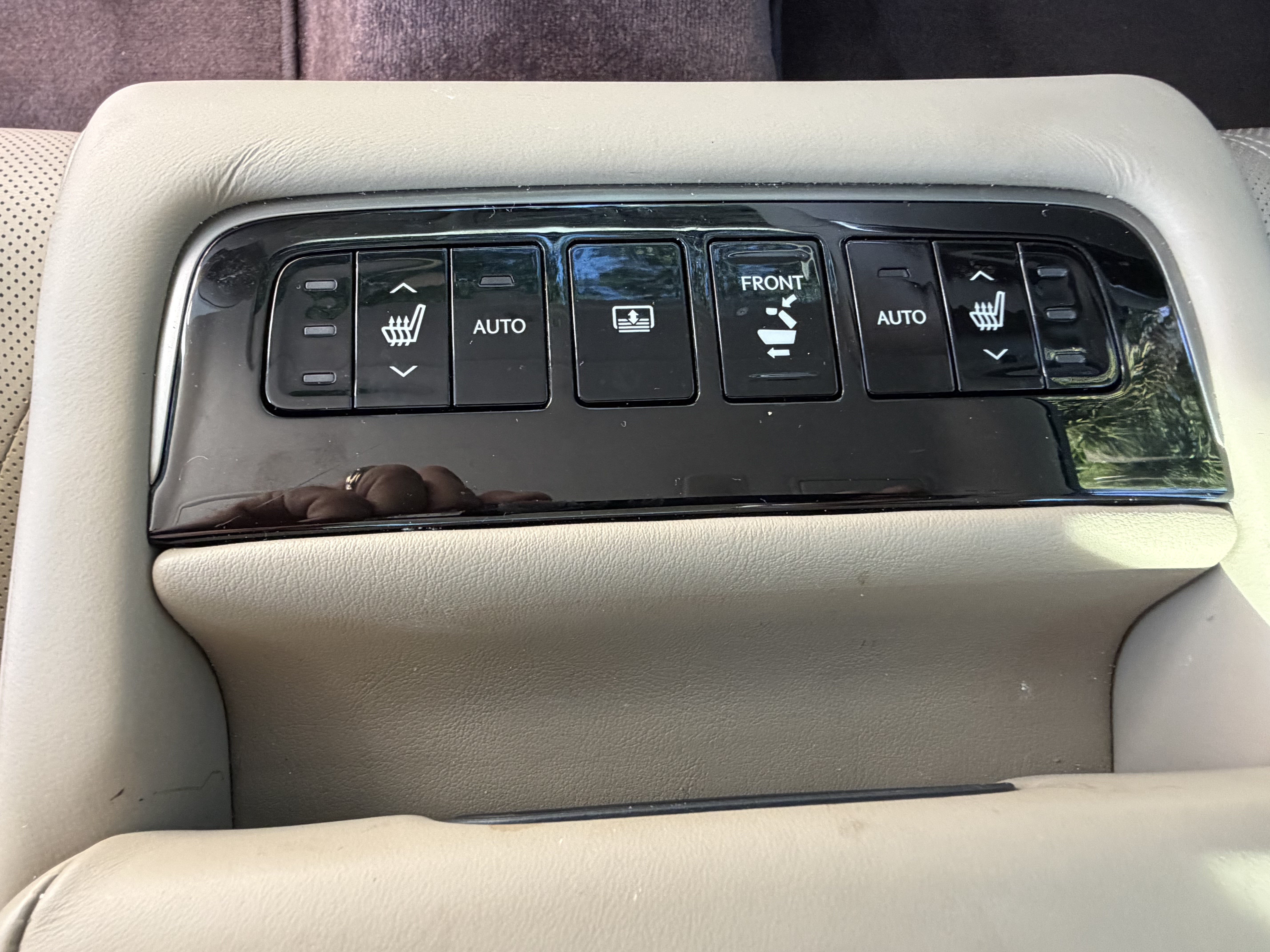 Used 2019 Lexus LS 500 w/ Interior Upgrade Package RWD image 39