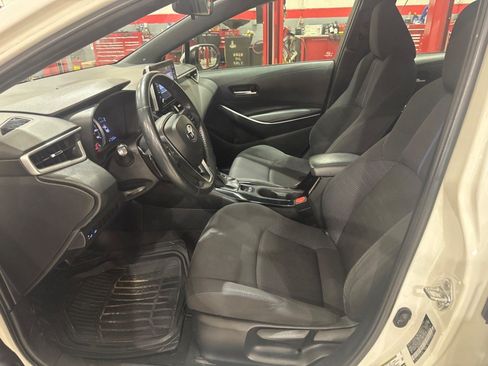 Used 2020 Toyota Corolla SE FWD image 2