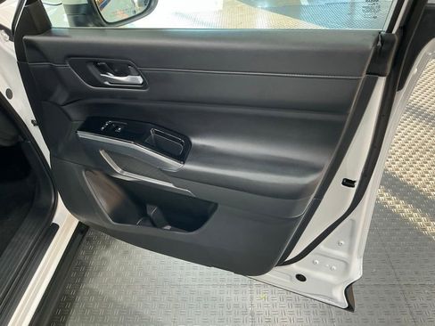 Used 2024 Nissan Pathfinder SL AWD/4WD image 33