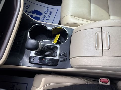 Used 2019 Toyota Highlander XLE image 23