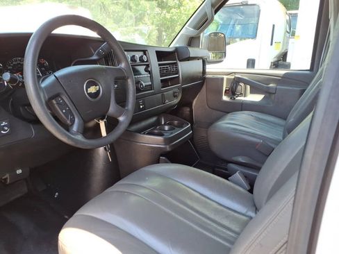 Used 2017 Chevrolet Express 2500 RWD image 15
