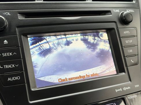 Used 2014 Toyota Prius V Five image 21