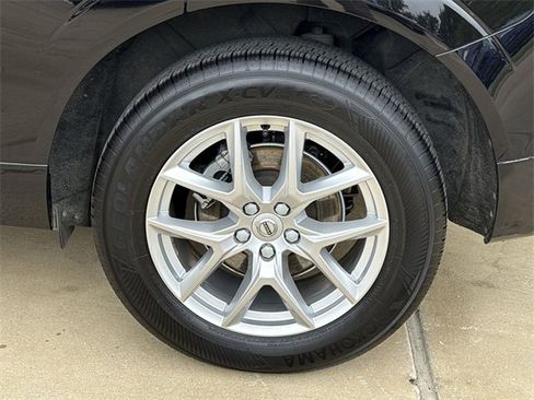 Used 2021 Volvo XC60 T5 Momentum w/ Climate Package image 11